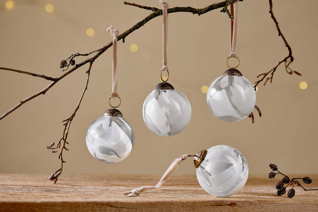 Lohara Baubles White Set Of 4