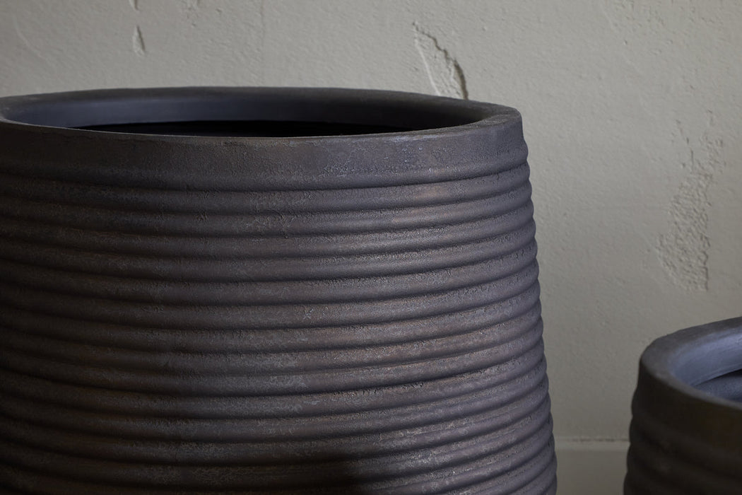 Lmaga Metal Grooved Planter Aged Black