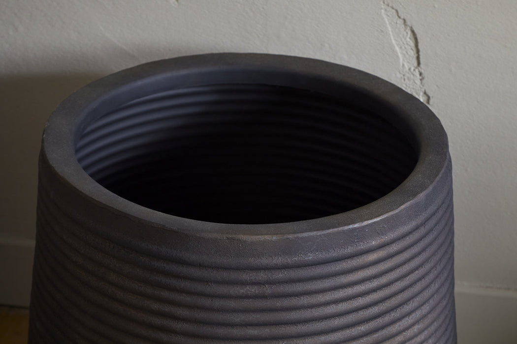 Lmaga Metal Grooved Planter Aged Black