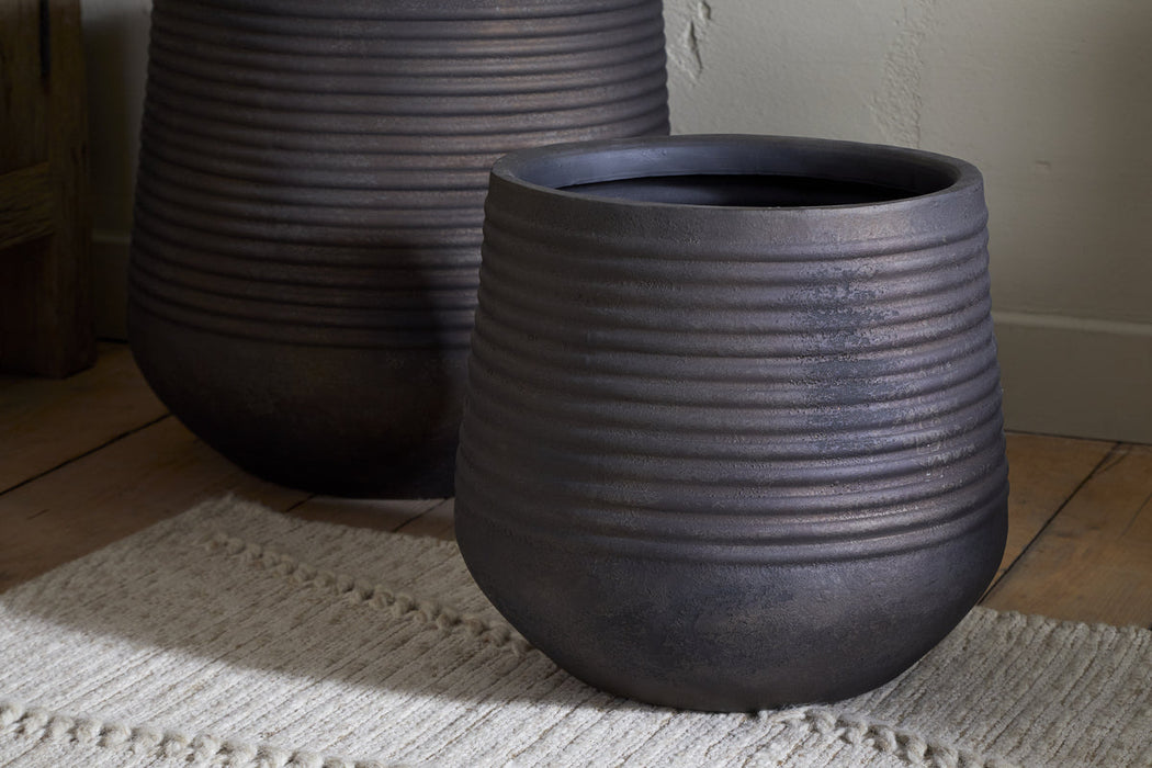 Lmaga Metal Grooved Planter Aged Black