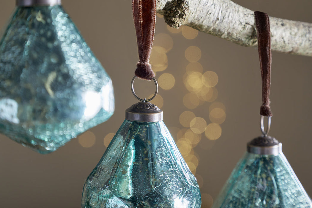 Tamti Baubles Teal Crackle Set Of 4