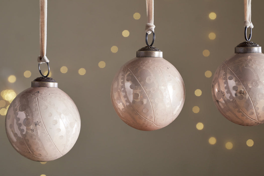 Kecci Baubles Antique Pink Set Of 4