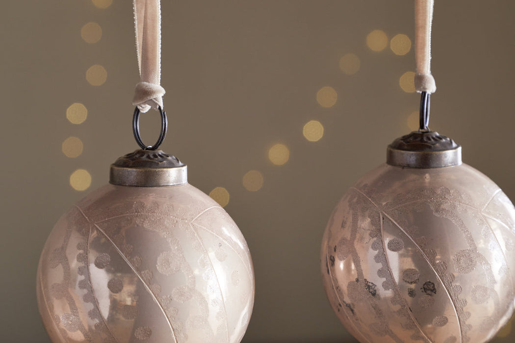 Kecci Baubles Antique Pink Set Of 4