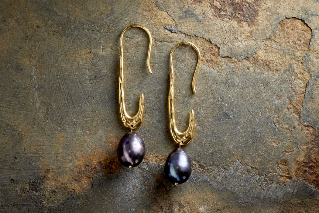 Omi Grey Pearl Earrings Gold