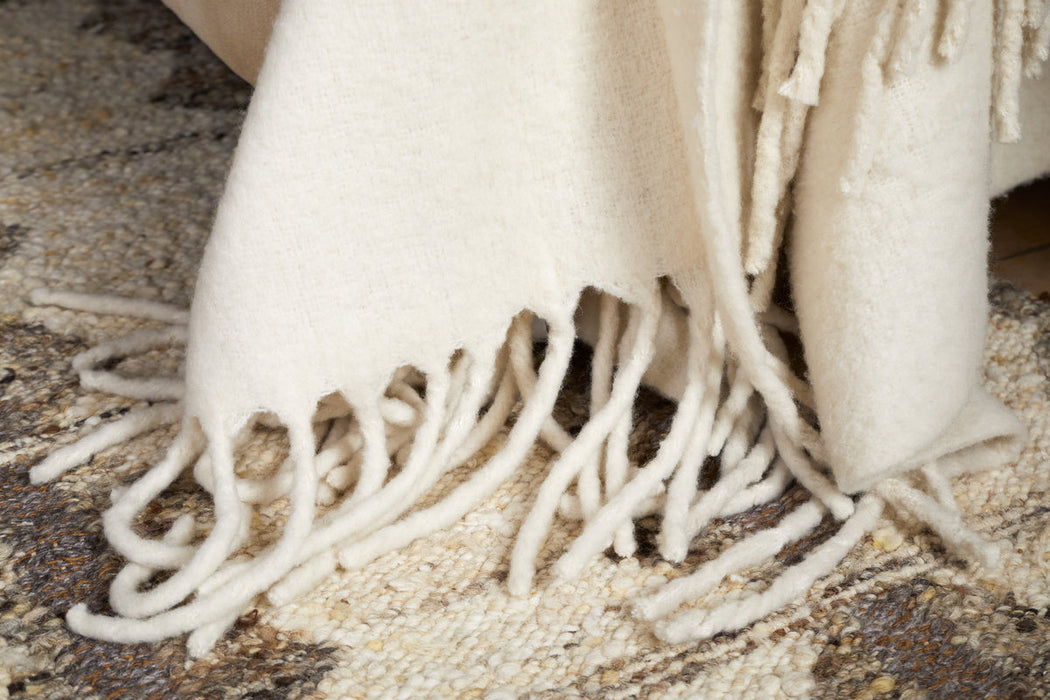 Velatu Fringed Merino Wool Throw - Natural