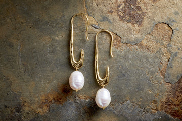 Omi White Pearl Earrings - Gold