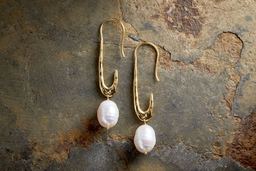 Omi White Pearl Earrings Gold