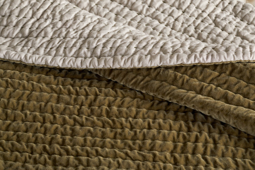Nidra Velvet Linen Bed Quilt Moss