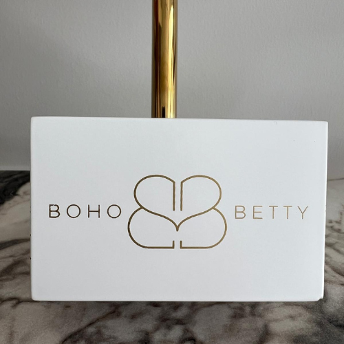 Boho Betty Single T-Bar Faux Suede Display Stand – Gold & White Bracelet Holder