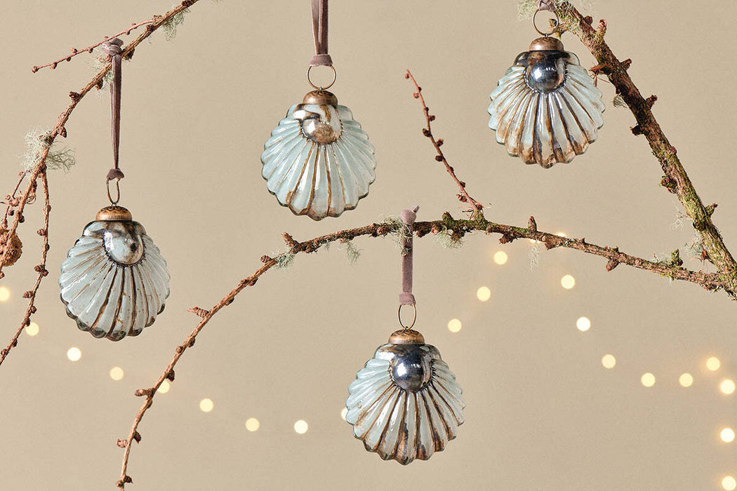 Sohni Shell Baubles Gold Cream Set Of 4