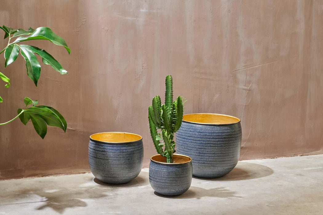 Tembesi Etched Planter Antique Black Brass