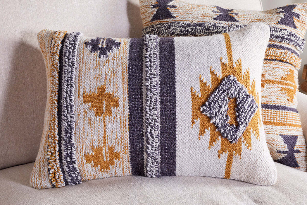 Tussi Sia Cushion Cover