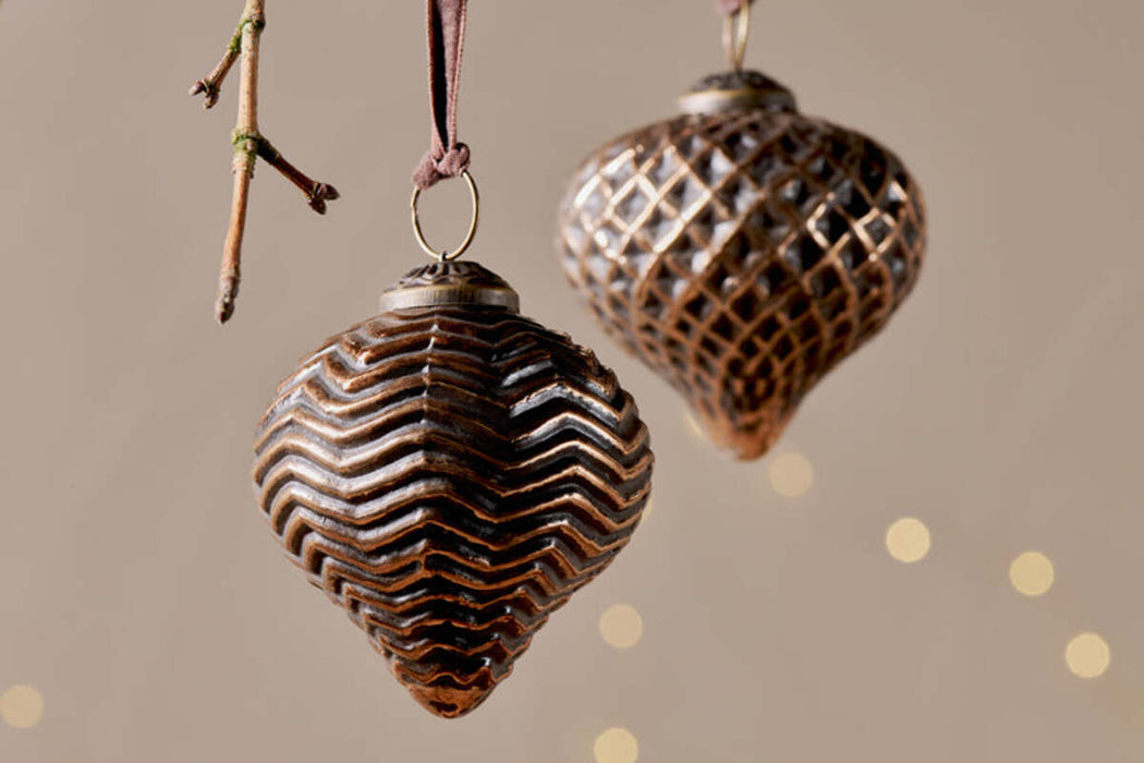 Varu Baubles Black Gold Set Of 4