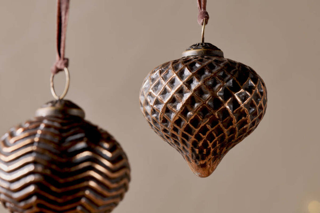 Varu Baubles Black Gold Set Of 4