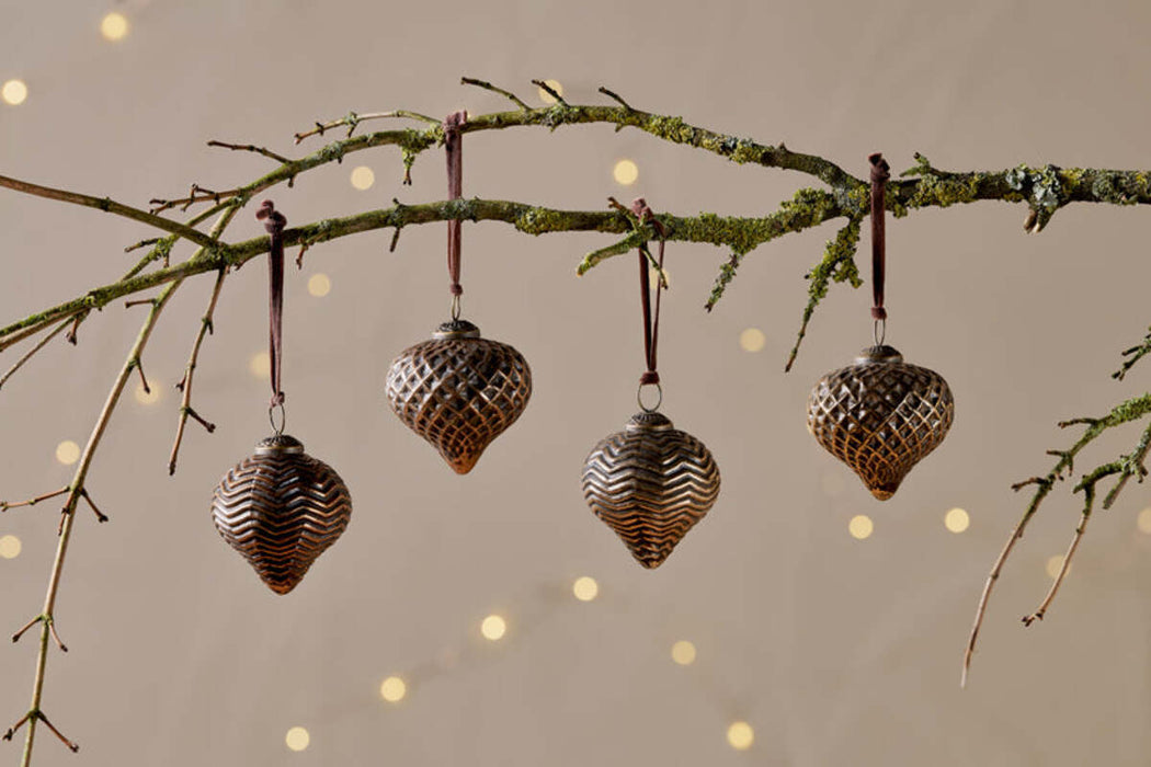 Varu Baubles Black Gold Set Of 4