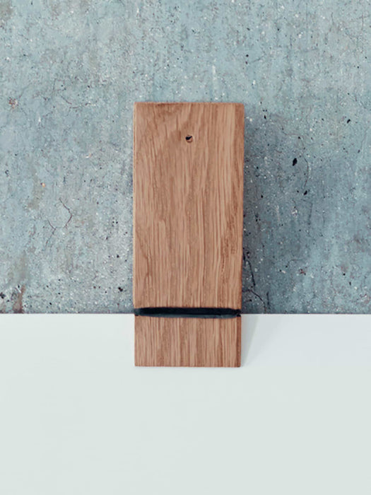 Oak Picture Clip