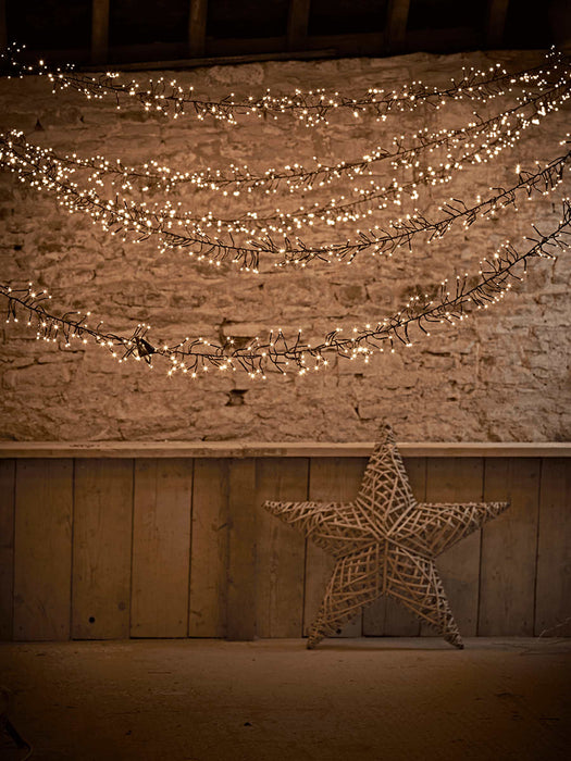 The Ultimate Outdoor Twinkle Light Garland