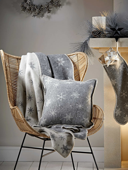 Snowflake Woollen Throw
