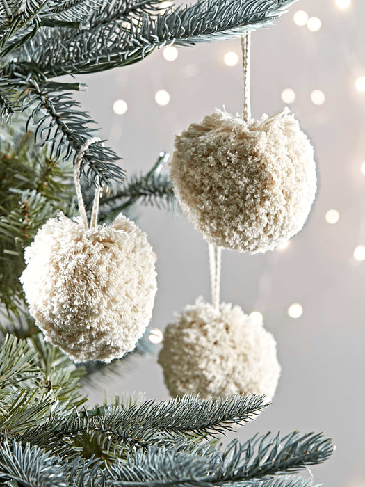 Nine Natural Pom Poms
