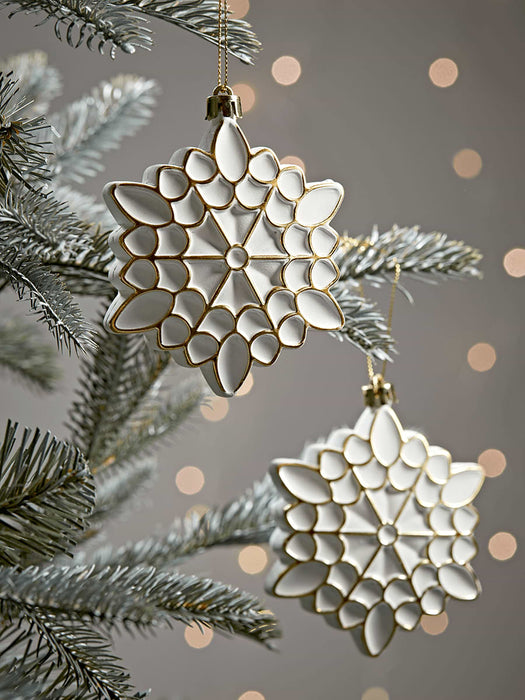 Six Soft Geometric Shatterproof Snowflakes