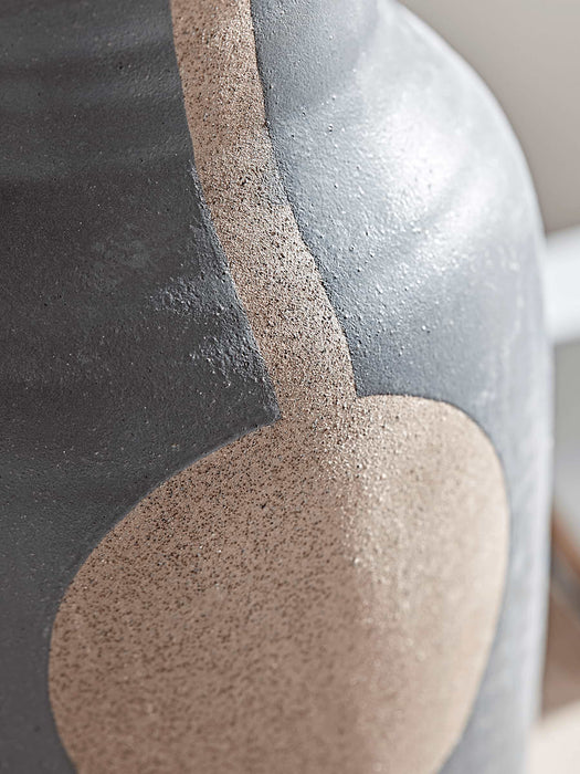 Silhouette Vase - Black