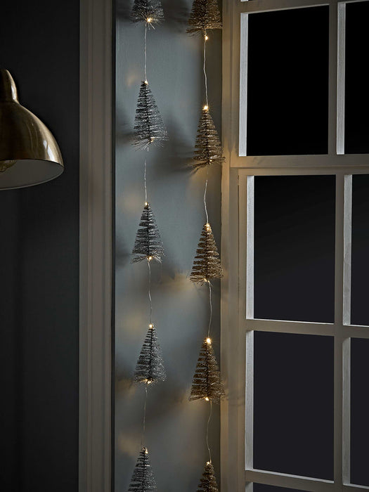 Two Brush Tree String Lights