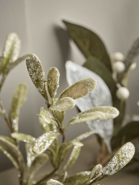 Snowy Laurel & Berry Garland