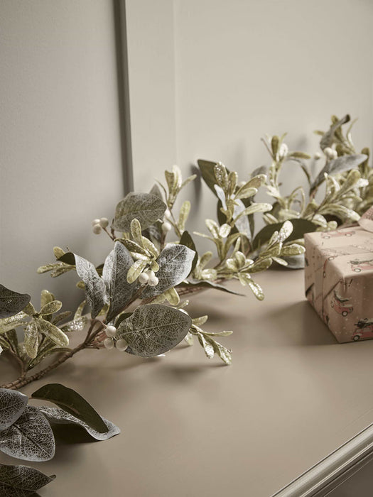 Snowy Laurel & Berry Garland