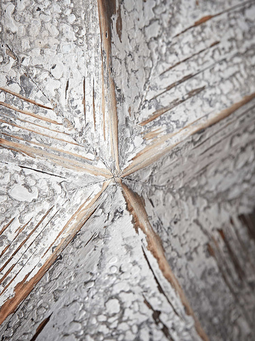Two Medium Whitewashed Rustic Stars