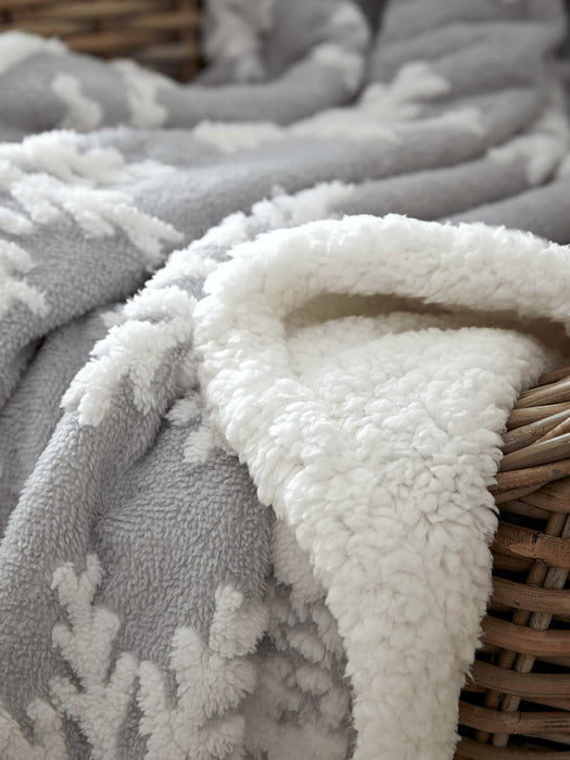 Textured Snowflakes Fleecy Throw