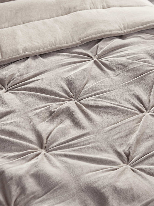 Velvet Pin-Tucked Quilt - Grey