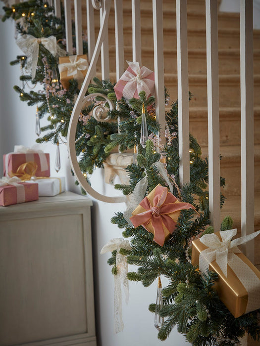 Young Pine Pre-Lit Garland