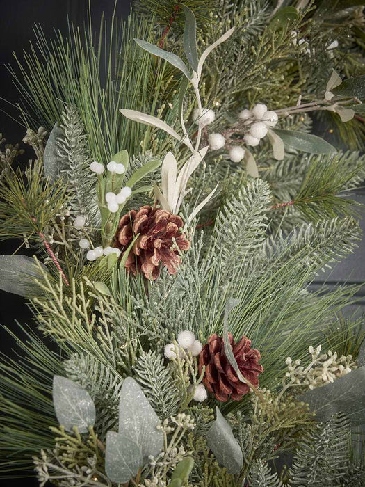Mistletoe & Pine Pre-Lit Wreath