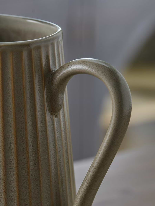 Akia Jug