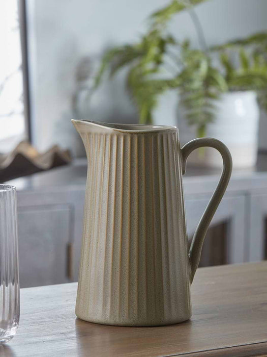 Akia Jug