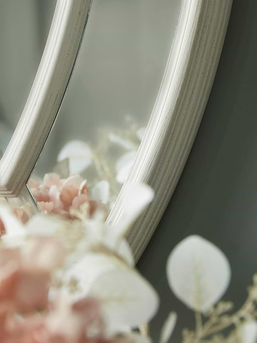 Newton Mirror