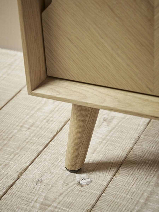 Chevron Oak Media Unit