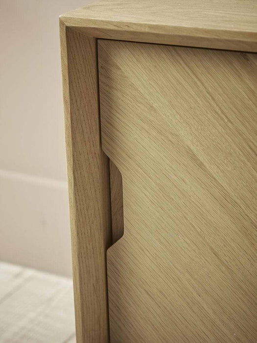 Chevron Oak Media Unit