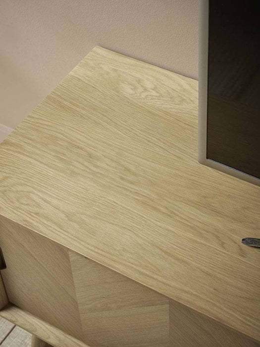 Chevron Oak Media Unit