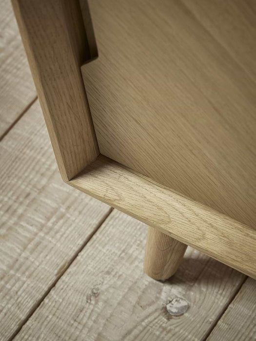 Chevron Oak Media Unit