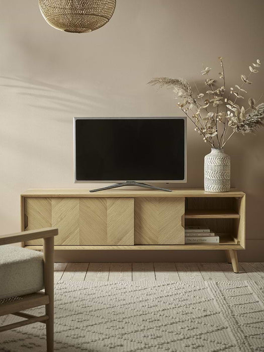 Chevron Oak Media Unit