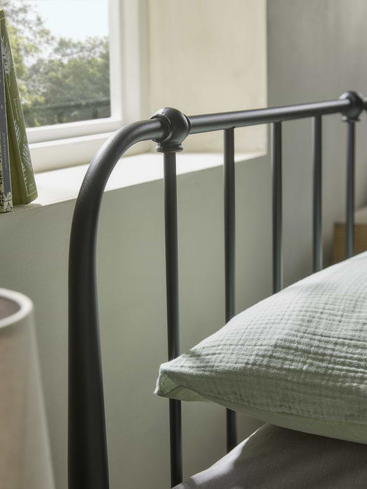 Metal Spindle Single Bed - Black