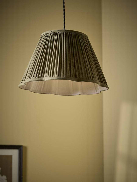 18cm Olive Scalloped Shade