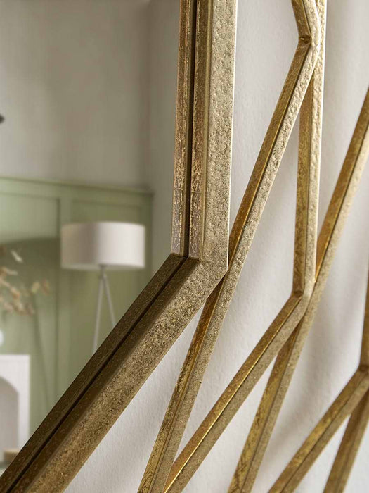 Aino Mirror