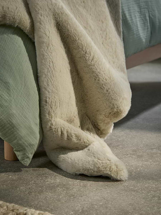Cosy Luxe Faux Fur Throw - Cream