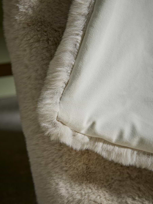 Cosy Luxe Faux Fur Throw - Cream