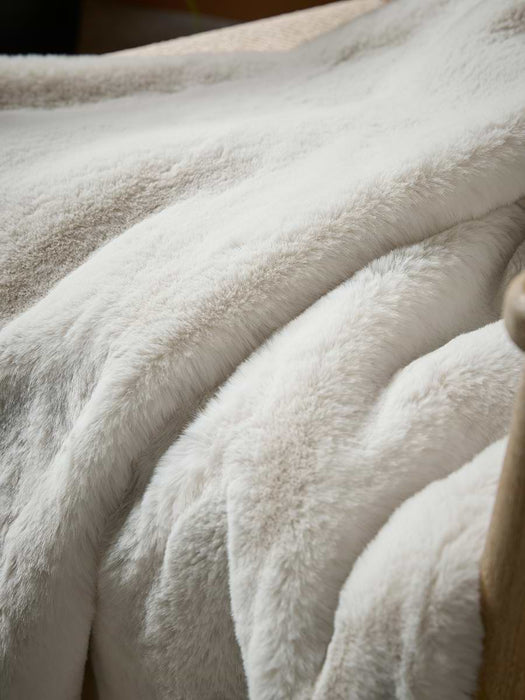 Supersoft Faux Fur Throw - Arctic Fox