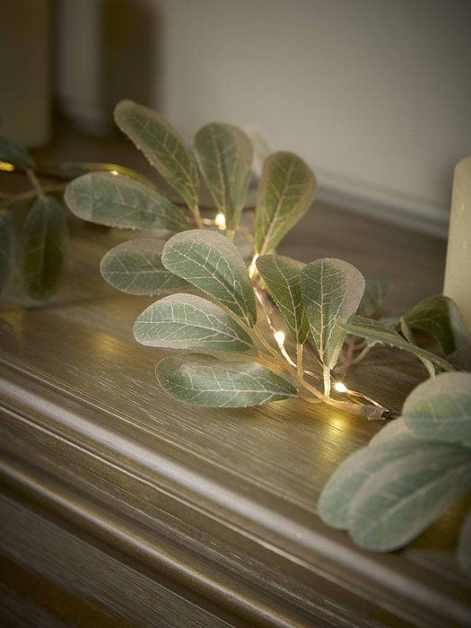 Mistletoe Light Up Garland