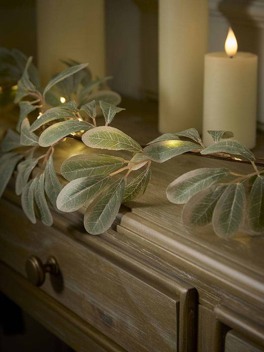 Mistletoe Light Up Garland