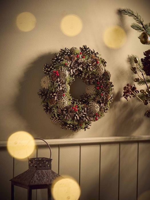 Natural Pinecone Berries Wreath